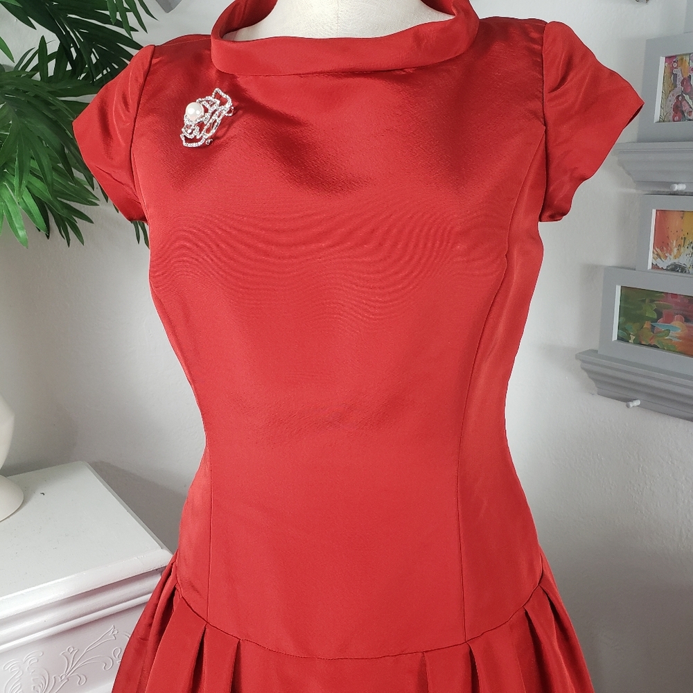 Oscar de la Renta Red Silk Taffeta w/ Pearl Brooch- Fit & Flair Vintage Retro 12